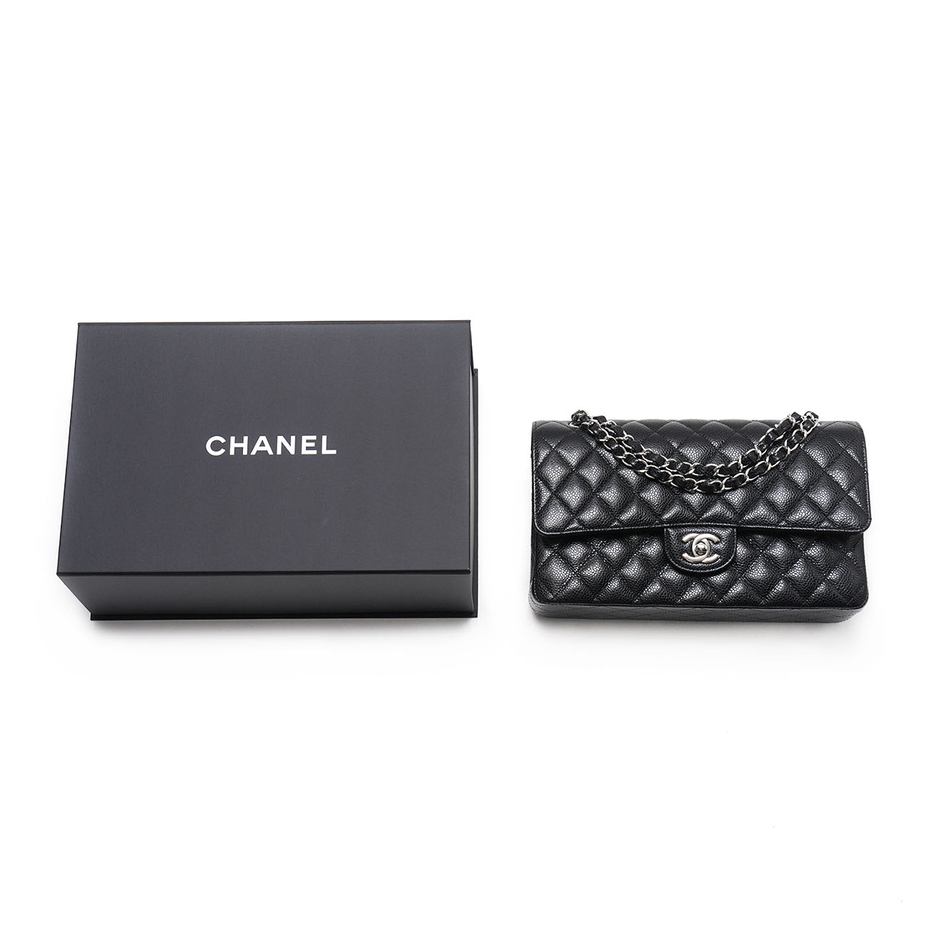 CHANEL(USED)샤넬 캐비어 클래식 미듐 플랩백 은장