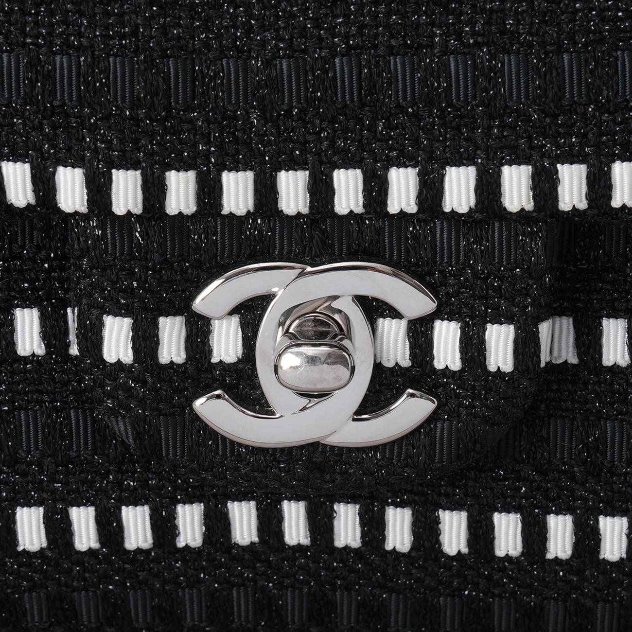 CHANEL(USED)샤넬 시즌 클래식 미듐 플랩백