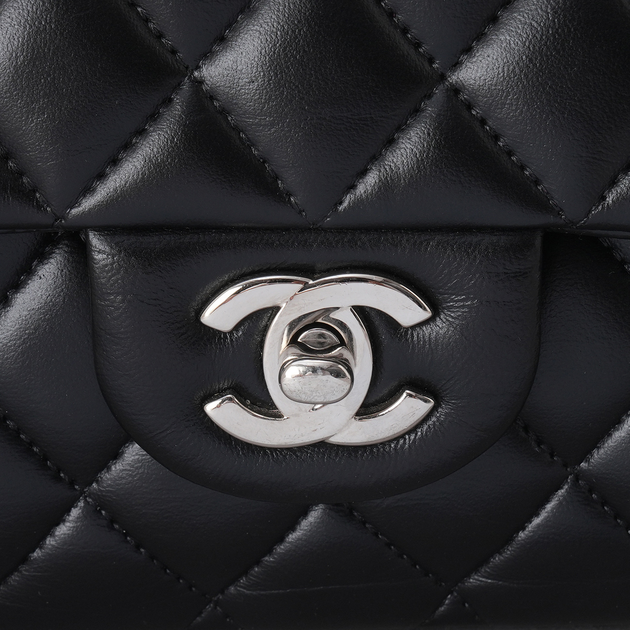 CHANEL(USED)샤넬 램스킨 클래식 미듐 플랩백