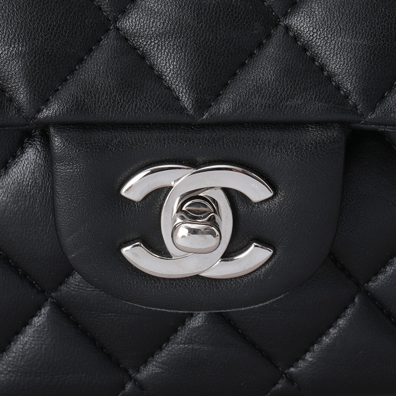 CHANEL(USED)샤넬 램스킨 클래식 미듐 플랩백