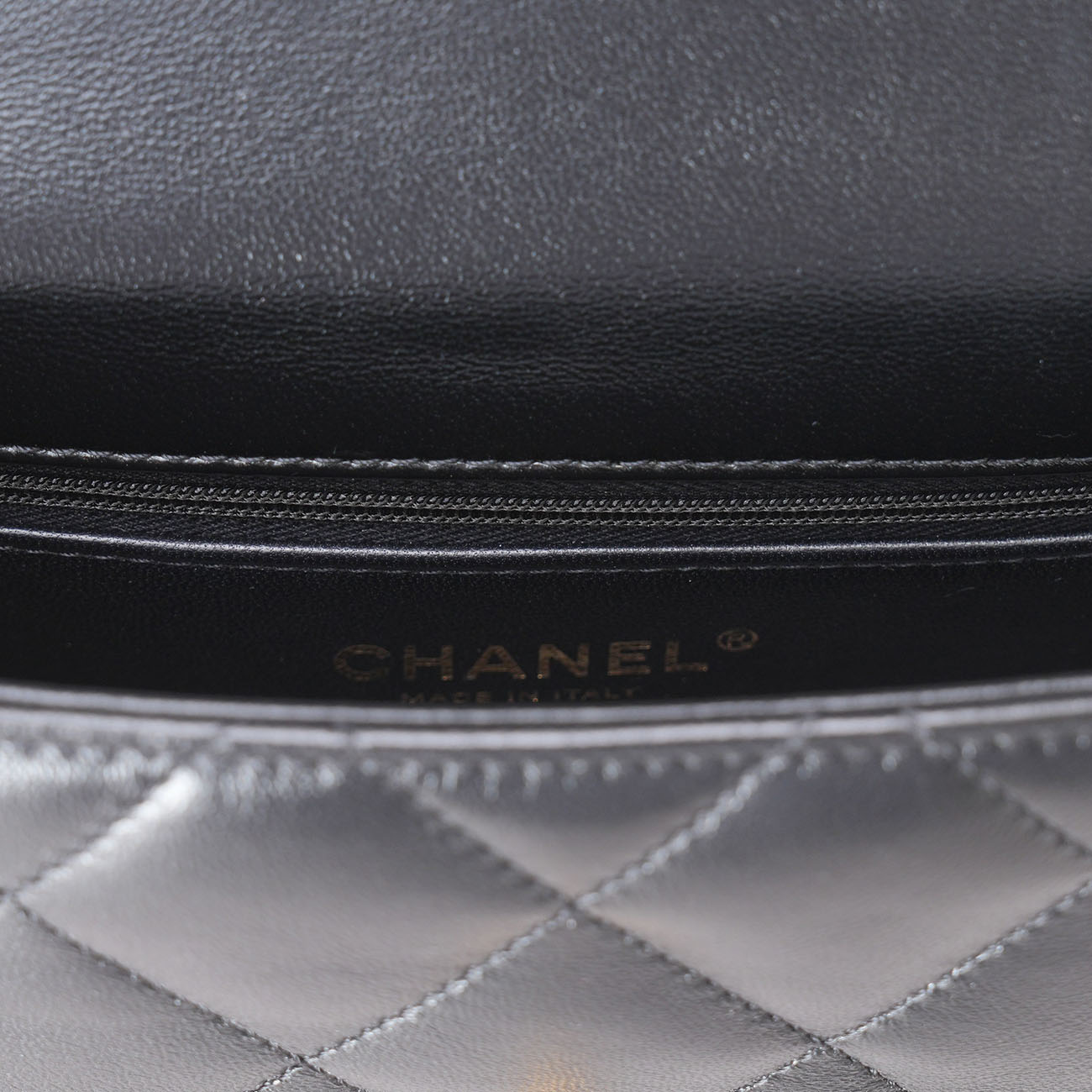 CHANEL(USED)샤넬 AS3829 하트볼 뉴미니 크로스백