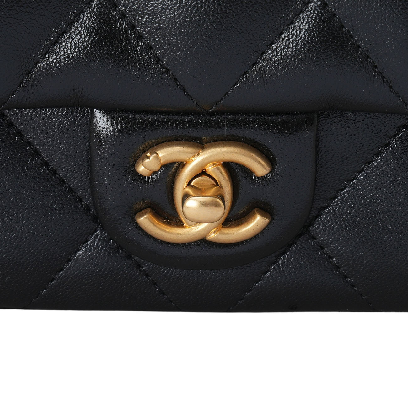 CHANEL(USED)샤넬 AS3829 하트볼 뉴미니 크로스백