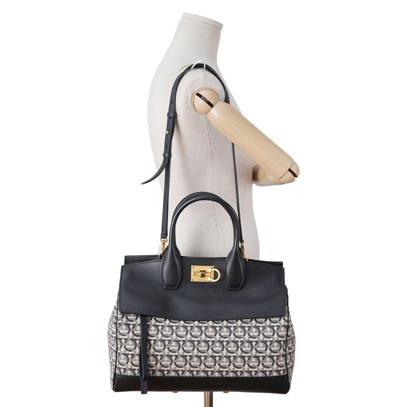 FERRAGAMO(USED)페레가모 스튜디오백