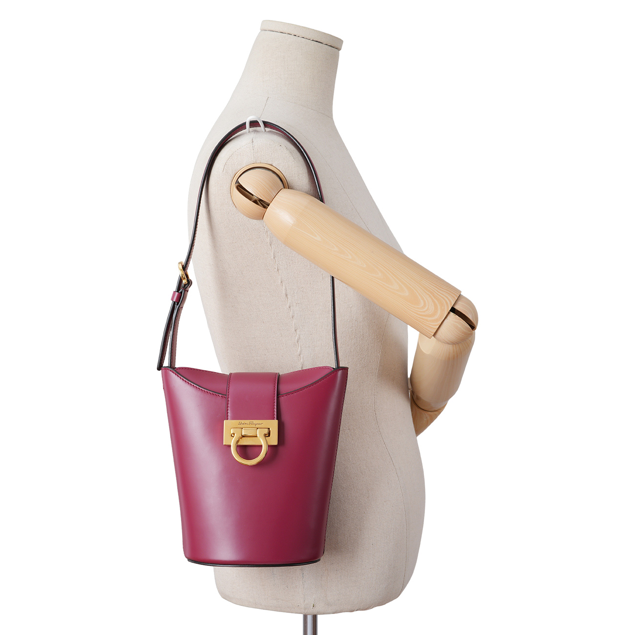 SALVATORE FERRAGAMO(USED)페레가모 간치니 트리폴리오 버킷