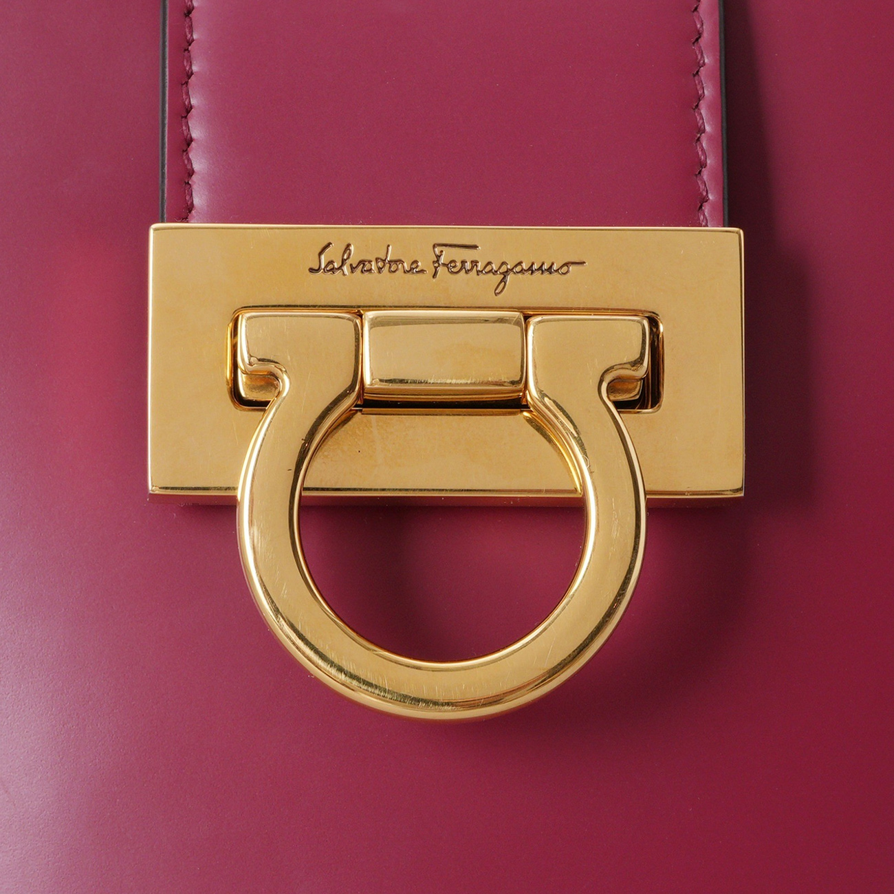 SALVATORE FERRAGAMO(USED)페레가모 간치니 트리폴리오 버킷