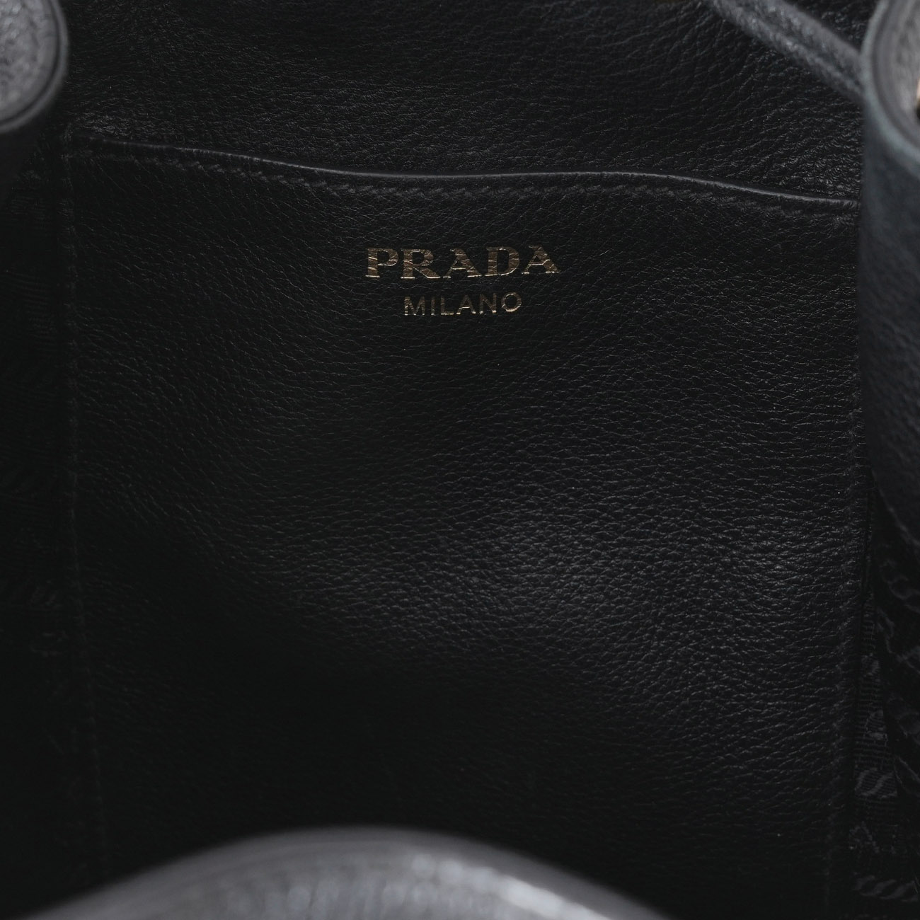 PRADA(USED)프라다 드로스트링 레더 버킷백