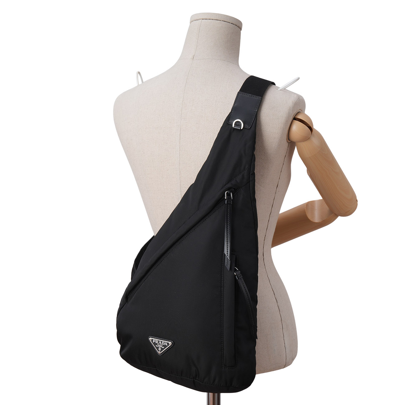 PRADA(USED)프라다 2VZ092 리나일론 슬링백