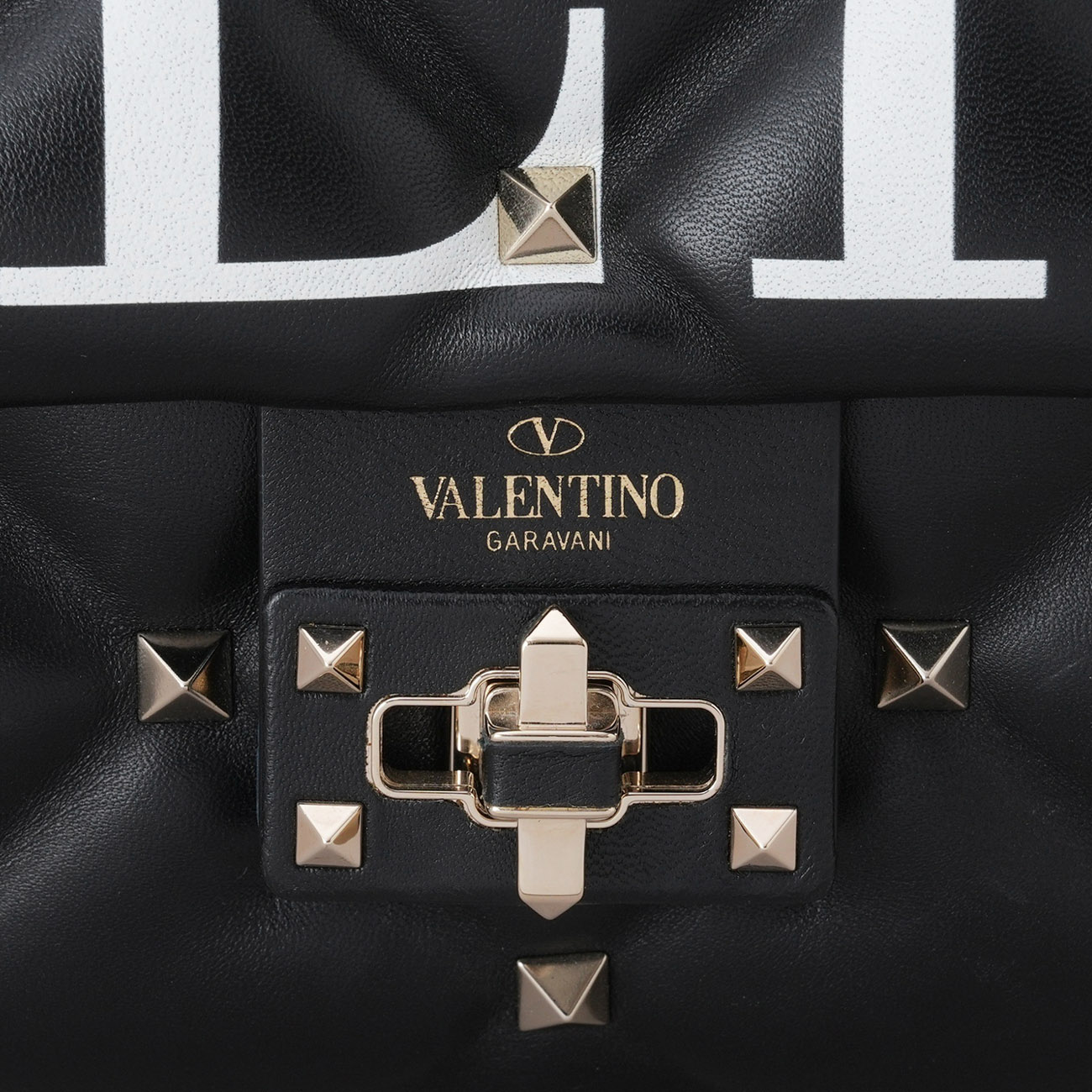 VALENTINO(USED)발렌티노 엠보싱 락스터드 탑핸들백