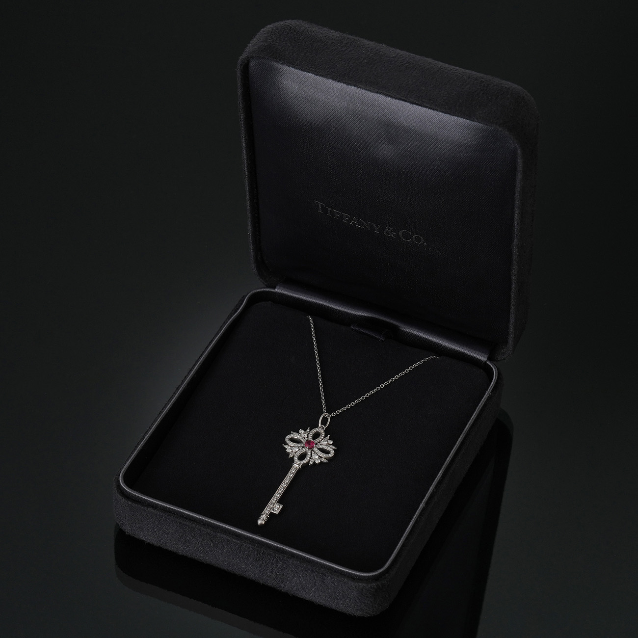 TIFFANY & CO.(USED)티파니 플레티늄 빅토리아 키 펜던트 네크리스 미듐