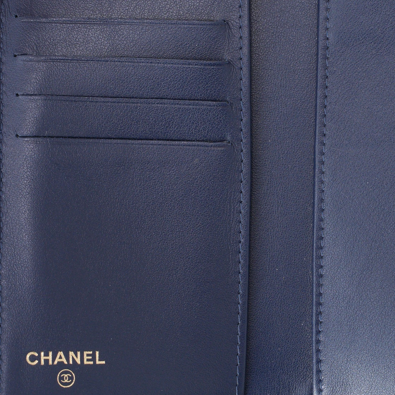 CHANEL(USED)샤넬 A84302 캐비어 보이샤넬 중지갑