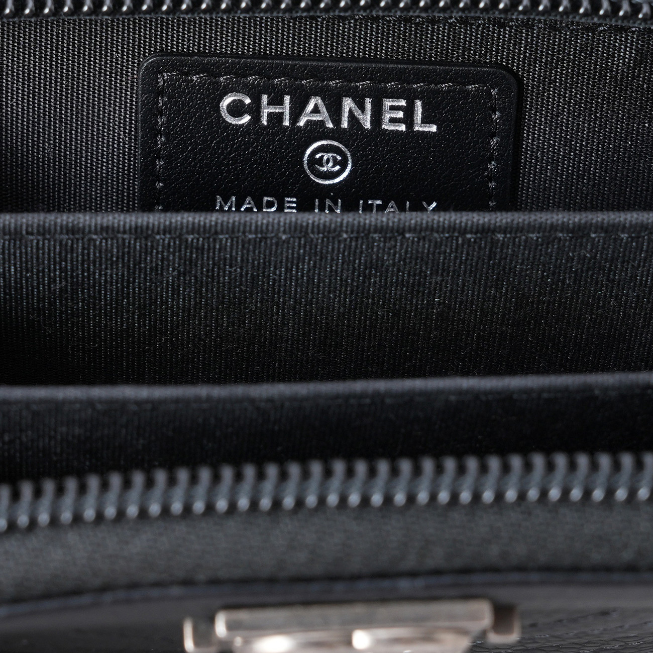 CHANEL(USED)샤넬 A80602 캐비어 보이샤넬 쉐브론 지퍼 카드지갑